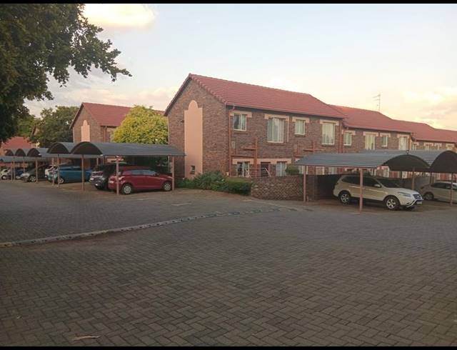 2 BEDROOM TOWNHOUSE FOR SALE IN HENNOPSPARK